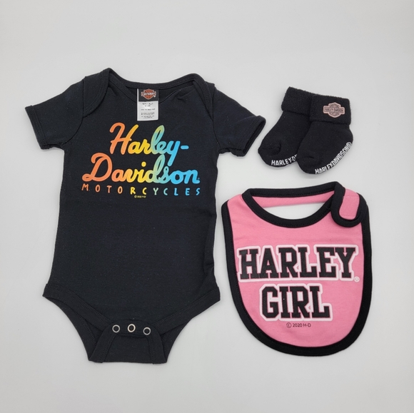 Pink Harley Davidson motorcycle diaper cake - Picture 13 of 15